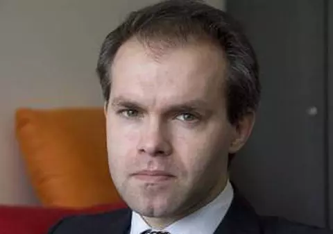 Profesorii mor de foame, Ministerul Educaţiei cumpără autoutilitare sanitare! 