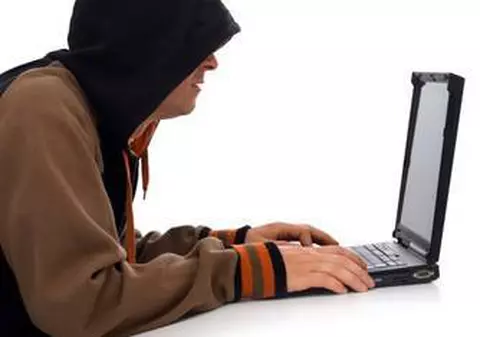 Hackerul ”Micul Fum” a fost prins