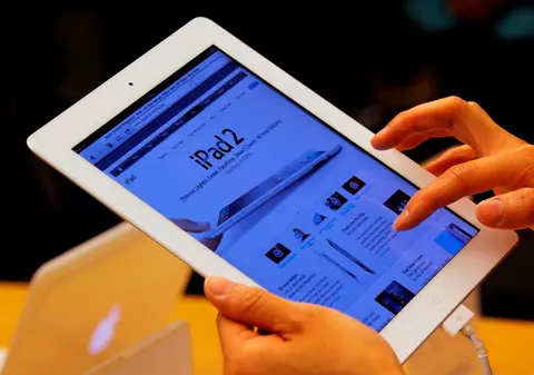 Cărţile, abandonate în favoarea e-books