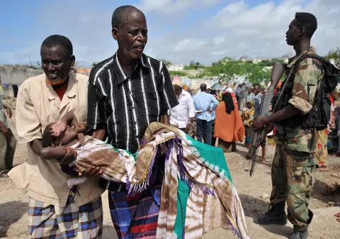 Scene de coşmar în Somalia! Hoţii au furat mâncare dintr-o tabără umanitară şi au ucis 7 persoane