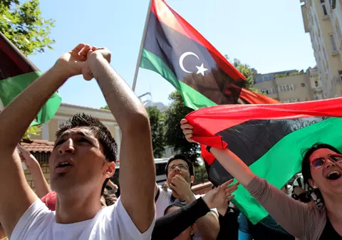 Gaddafi a fugit în Algeria? Un convoi de 6 maşini blindate a părăsit Libia