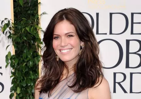 Mandy Moore împarte plase de ţânţari în Camerun