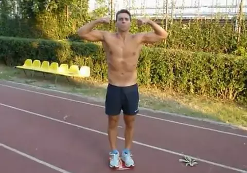 Supărat că a fost făcut umflat, Mircea Badea s-a dezbrăcat și s-a cântărit. Vezi câte kg are!