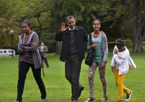 Obama nu-şi lasă fetele să iasă cu băieţi: le face 'cadou' gărzi de corp