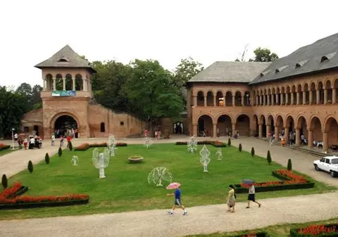 Haideţi la picnic la Palatul Mogoşoaia!
