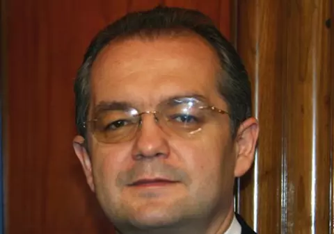 Boc către constructorii autostrăzii Bucureşti - Ploieşti: "Vă tai capul!"