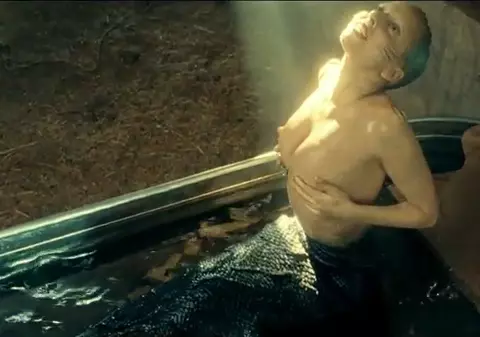 Video | Lady Gaga, mai bizară ca niciodată în noul videoclip pentru piesa 'You And I'