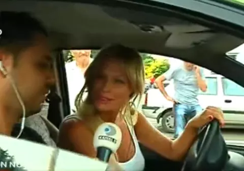 Simona Sensual nu mai încalcă limita de viteză. Vezi ce conduce acum!