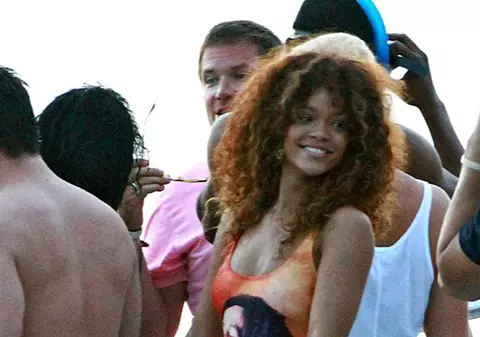 Rihanna cheltuieşte peste 22.000 de dolari pe săptămână la coafor