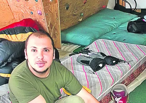 Reporterul Libertăţii înfruntă primele greutăţi în aventura sa alături de Coco: Alpinismu’ nu-i ca scrisu’…