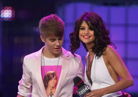 Selena Gomez şi Justin Bieber s-au despărţit