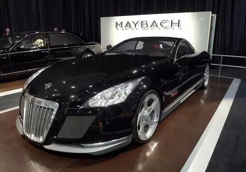 Video | Au distrus pentru un videoclip un Maybach de 300.000 $