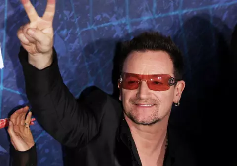 Cântăreţul Bono a câştigat 1 miliard de dolari din Facebook!