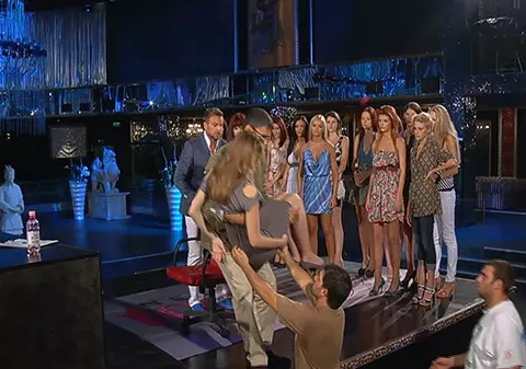 Leşin după leşin la prima eliminare din cel de-al doilea sezon Next Top Model by Cătălin Botezatu