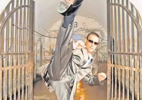 Exclusiv | Van Damme, la puşcărie în România!