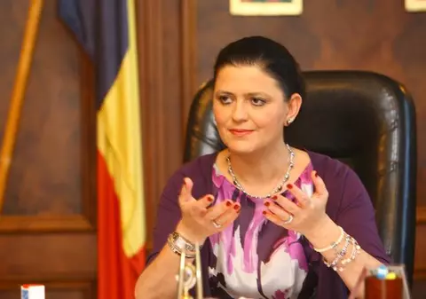 Ministrul Transporturilor, Anca Boagiu, vrea să amendeze firma care reabilitează Transfăgărăşanul