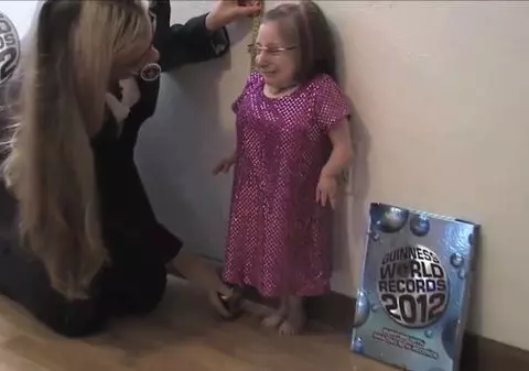 Video | Ea e cea mai scundă femeie din lume