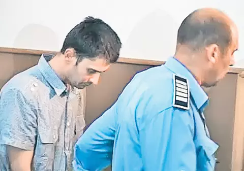 Pedofilul din Ploieşti se dă nebun