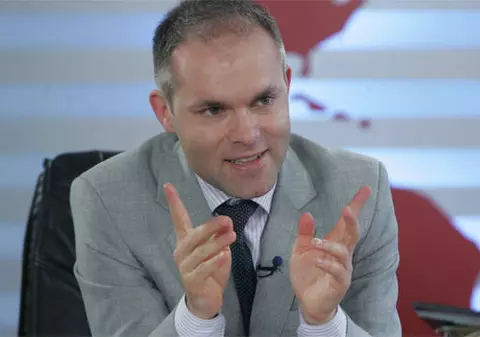Ministrul educației are idei noi: Imnul se va cânta săptămânal în şcoli