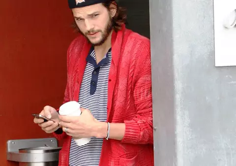 Record pentru "Doi bărbaţi şi jumătate": Ashton Kutcher a adus mai mulţi telespectatori decât Charlie Sheen