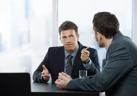 Românii sunt dispuşi la compromisuri pentru un salariu consistent