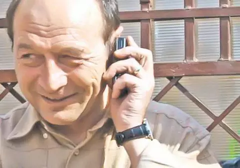 Traian Băsescu, despre închiderea fabricii Nokia: "Nu e noutate"