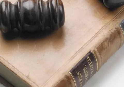 Vicepreşedintele Fondului "Proprietatea" rămâne după gratii