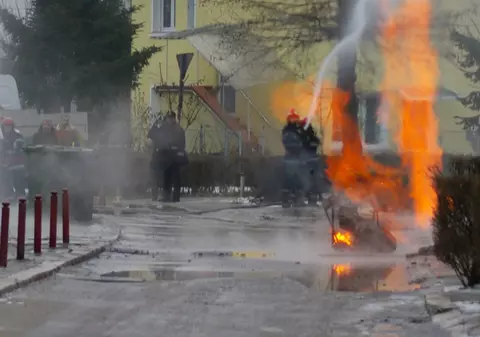 Trei muncitori din Piatra Neamț, răniți într-un incendiu la o conductă de gaz