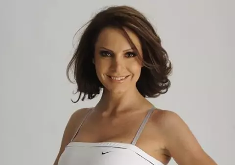 Vrei să arăți ca Roxana Ionescu? Cori Grămescu te învață gratuit să faci Ultimate Pilates! 