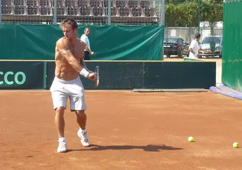 Fetelor, haideţi la tenis! Ia uite ce jucători buni are România!