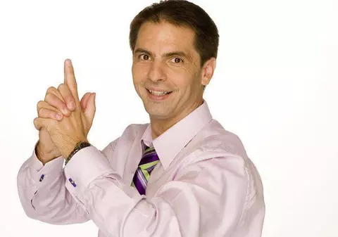 Dan Negru se gândeşte la viitorul fetiţelor lui şi vrea să le ţină departe de televiziune