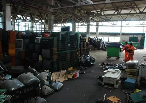 Începe colectarea deşeurilor în sectorul 6