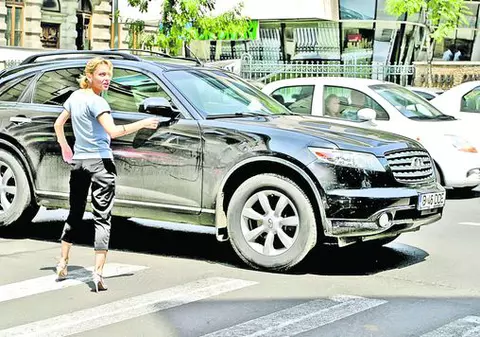 Diana Voiculescu, director OTV, jefuită cu cuţitul la gât. I-au luat 8.000 € şi 20.000 de lei