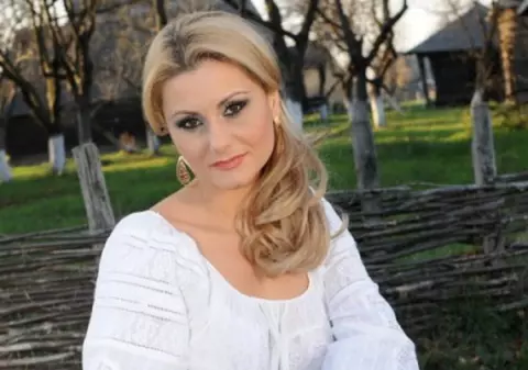 Emilia Ghinescu, la spectacol cu viitorul soţ