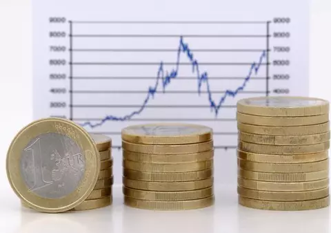 Leul se prăbuşeşte. Euro a ajuns aproape de 4,3 lei