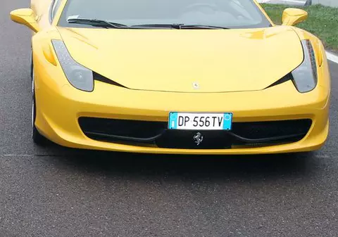 Poliţiştii au reţinut maşini de două milioane de dolari pentru curse ilegale