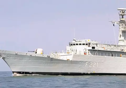 Traian Băsescu trimite fregata la "vânătoare" de  piraţi