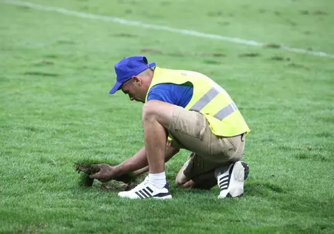 Au început lucrările de înlocuire a gazonului de pe Naţional Arena