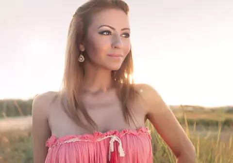 Giulia iese la o întâlnire cu cel mai mare fan