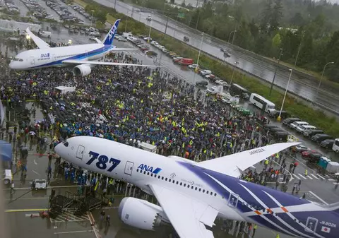 Foto | Ăsta e avionul de 200 de milioane de dolari care merge cu 900 de km/h!