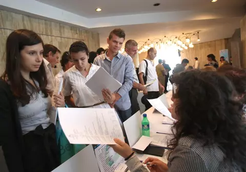 6.200 de LOCURI DE MUNCĂ disponibile, în toate judeţele ţării. IATĂ toate ANUNŢURILE