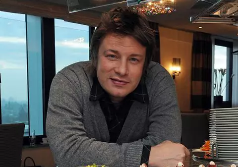 ”Surpriză” oribilă pentru clienţii restaurantului lui Jamie Oliver: un şoarece pe masă!