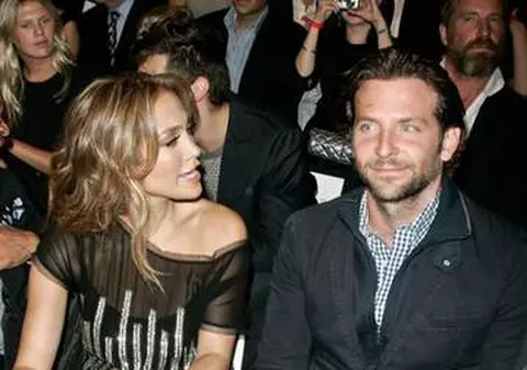 Bradley Cooper: ”Este mult mai ușor să am o relație cu o femeie celebră”