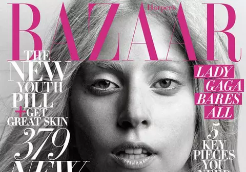 Lady Gaga a pozat nemachiată. Cum ți se pare că arată?
