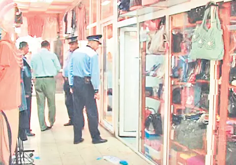 O vânzătoare din Piteşti a avut parte de un sfârşit cumplit: ucisă de o vitrină din magazin