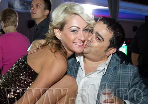 Adrian Minune, mare petrecăreţ: nu-i lipsesc femeile şi băutura