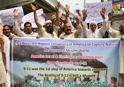 Foto | Nu au fost doar comemorări! Pakistanezii au protestat împotriva SUA