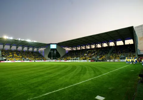 Foto | „Lupii galbeni”, vânaţi de prietenii lui Hagi, scor 4-3