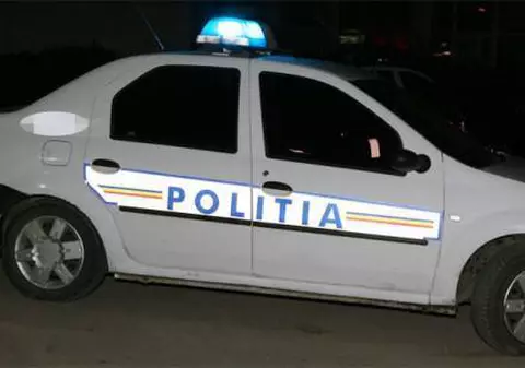 Un tânăr a fost ucis și apoi incendiat de prietenii săi