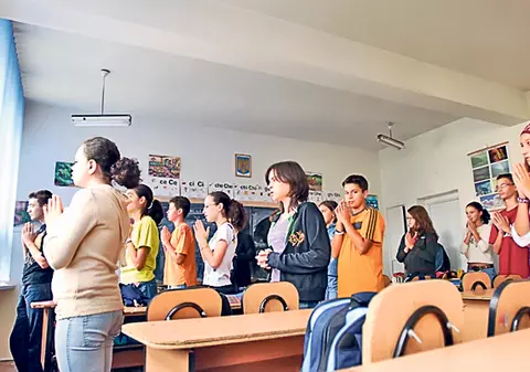 Propunerea unui politician: orele de religie să fie predate în biserică